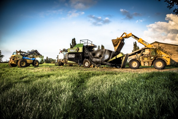 OrkelDens X loading with shovel